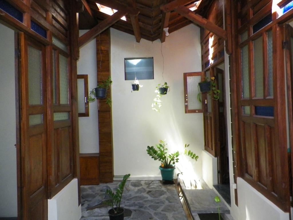 Ndalem Timoho Hotel Yogyakarta Exterior foto